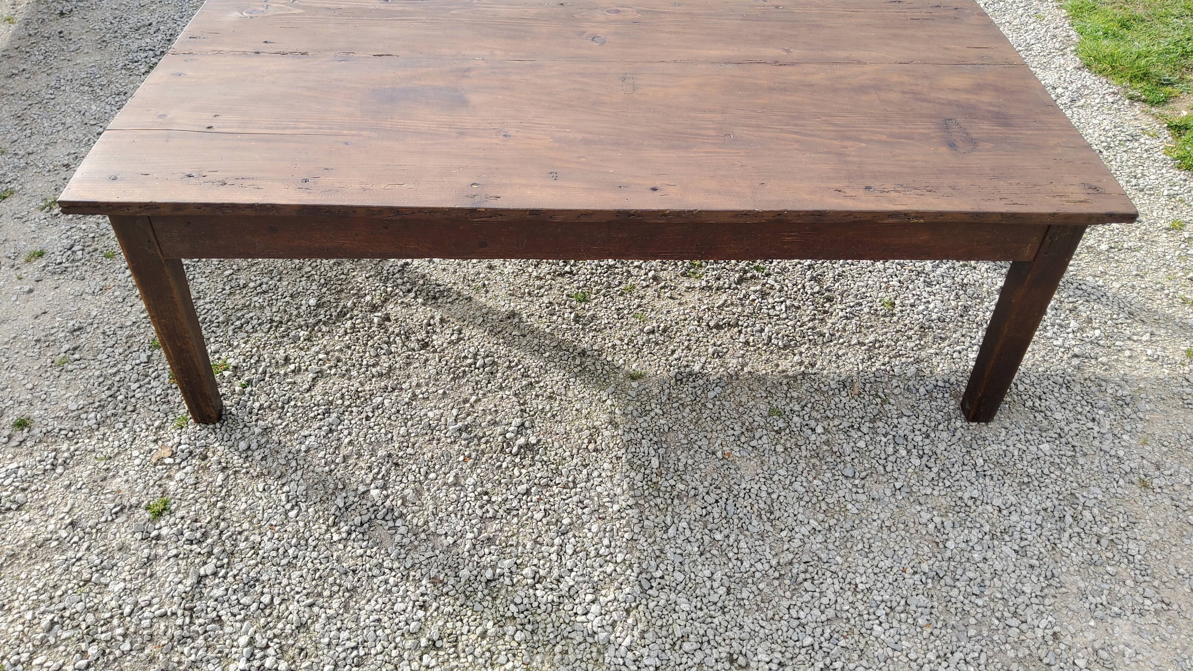 Farm coffee table in oak and fir spindle feet