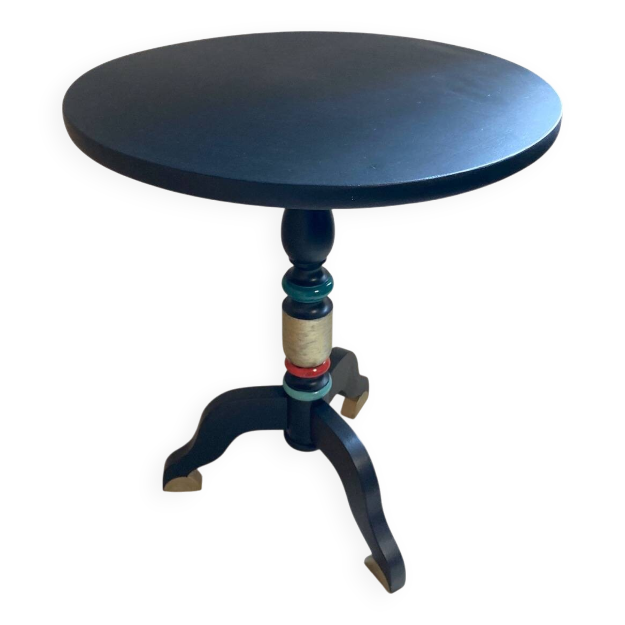 Turned wooden pedestal table