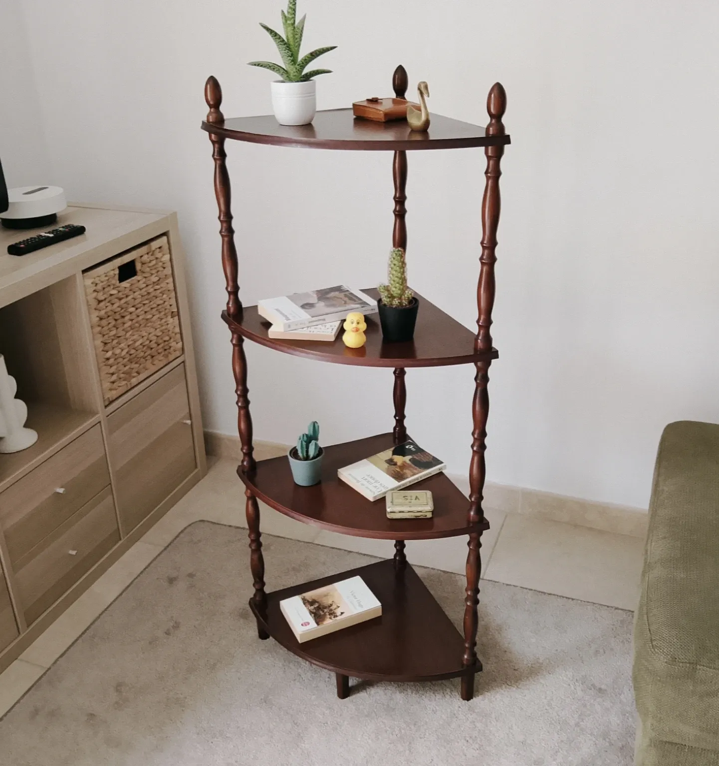Vintage corner shelf from the 70s/80s.