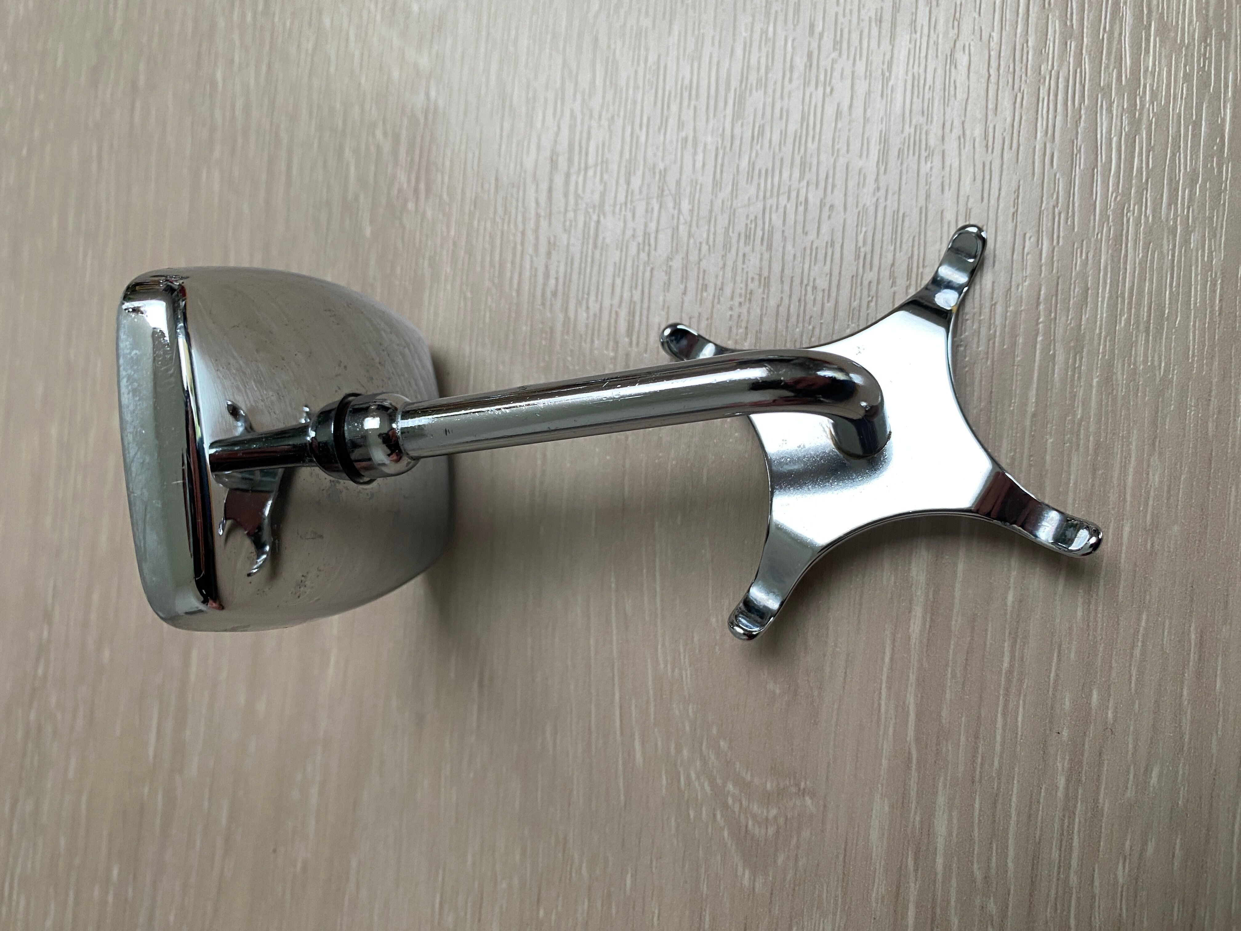 Chromed metal bathroom set