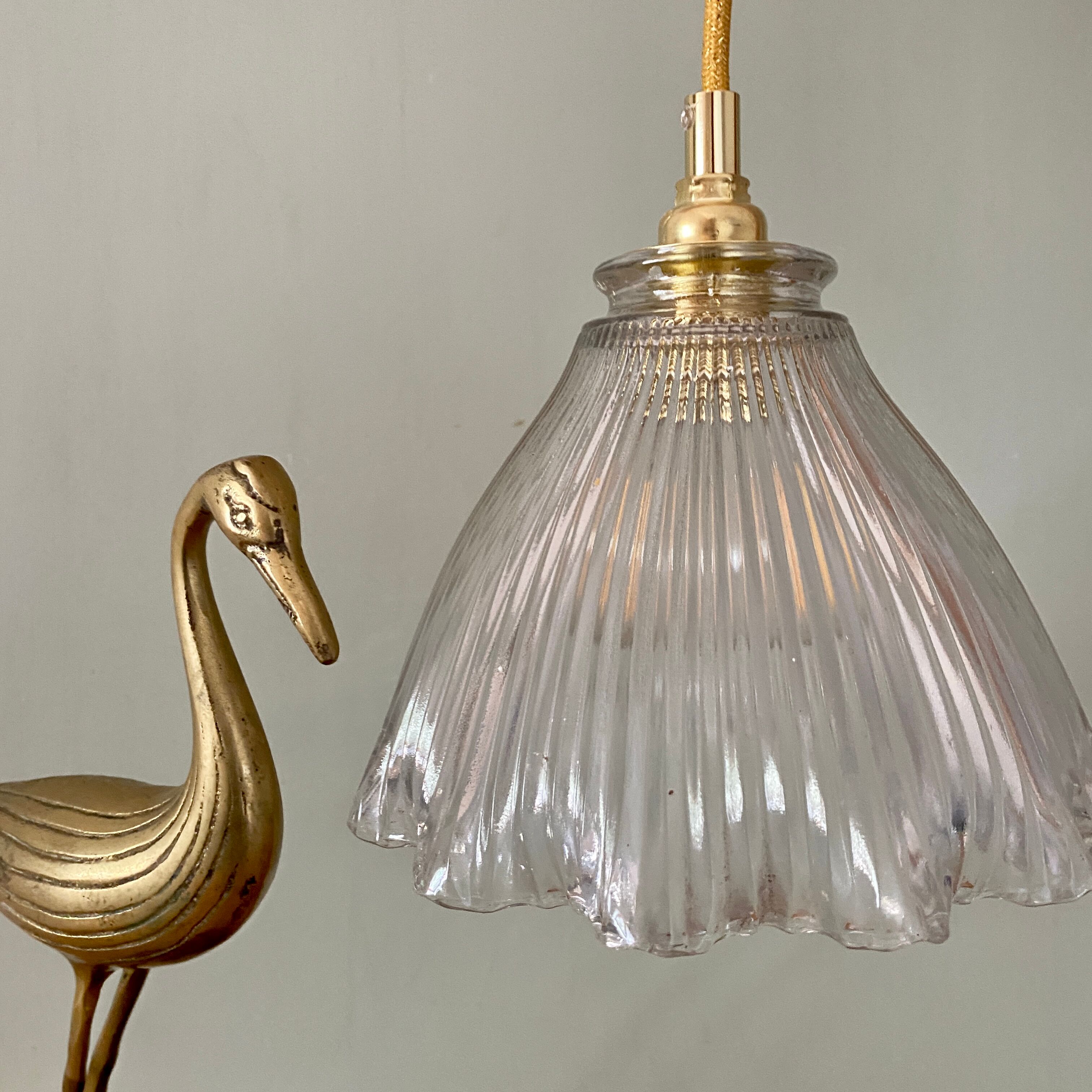 Suspension tulipe vintage en verre holophane (2)