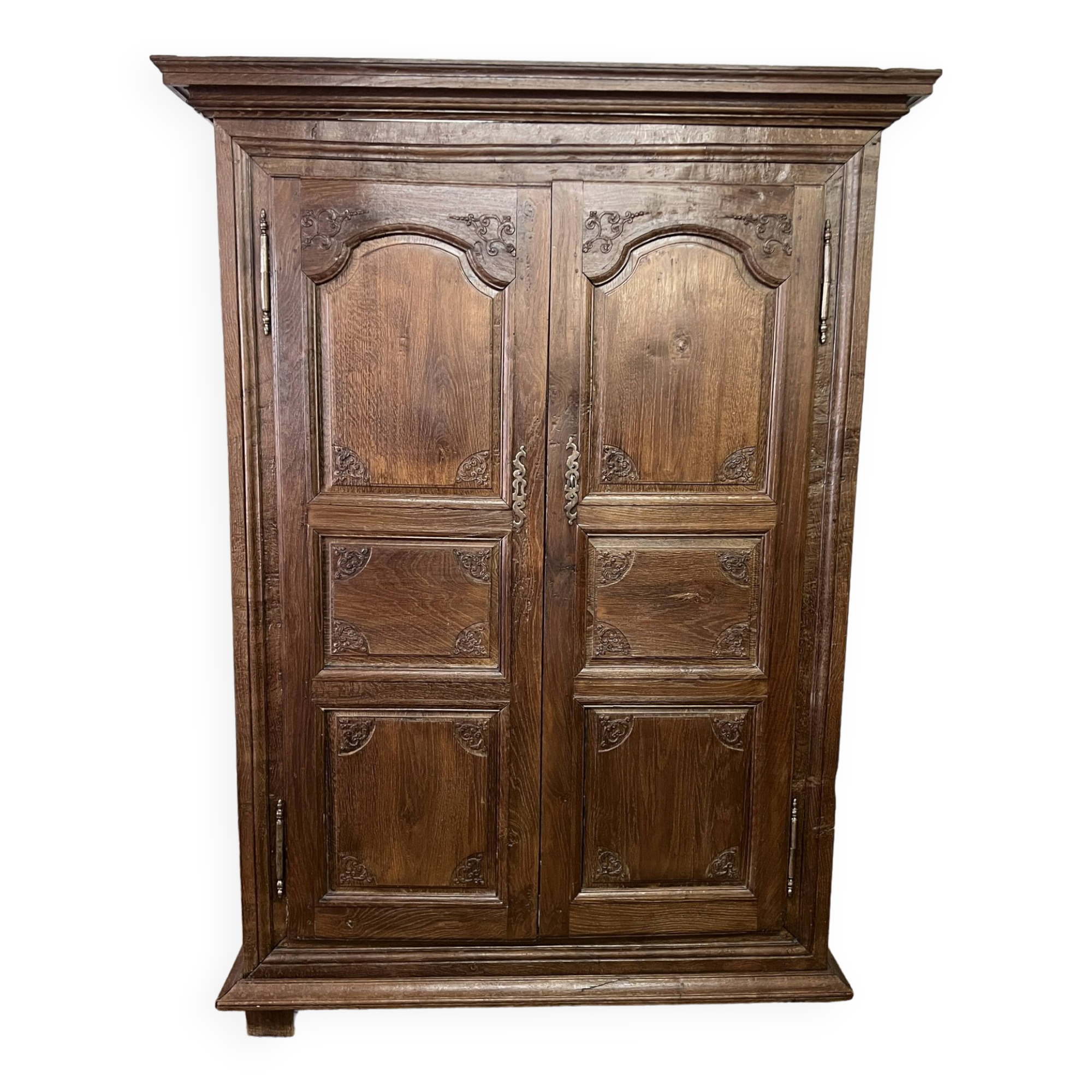 Armoire Louis XV en bois sculpté du XVIIIè siècle