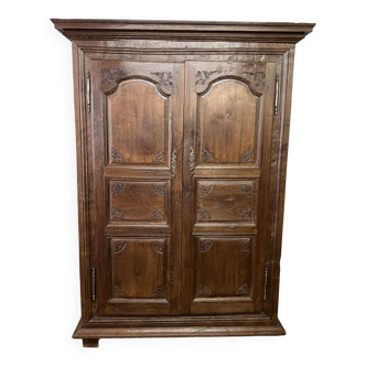 Armoire Louis XV en bois sculpté du XVIIIè siècle