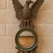 Miroir style Empire à l’aigle en bois sculpté et polychromé – fin XIXᵉ