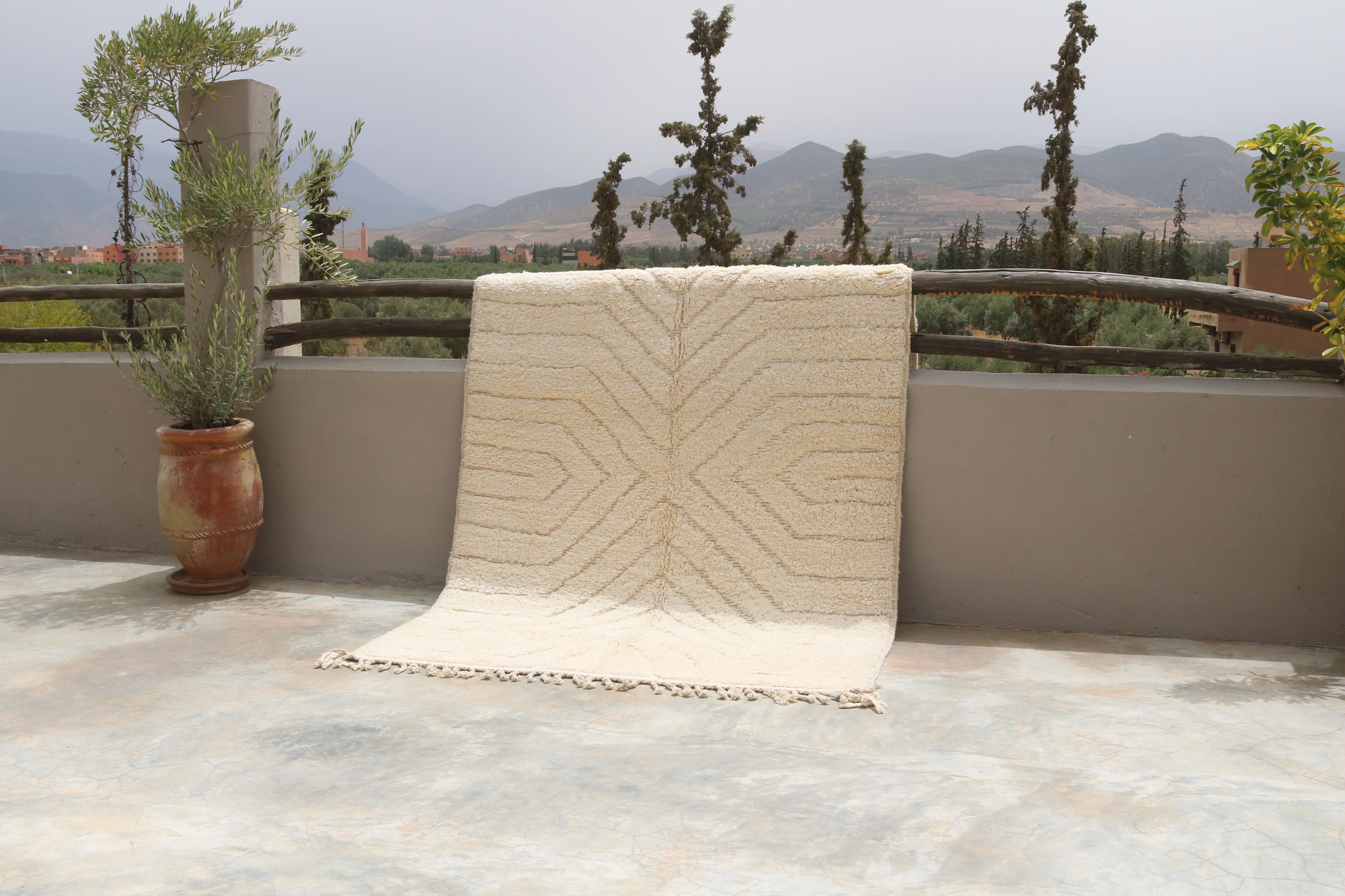 Beni Ouarain rug, 250 x 165 cm - AZ860
