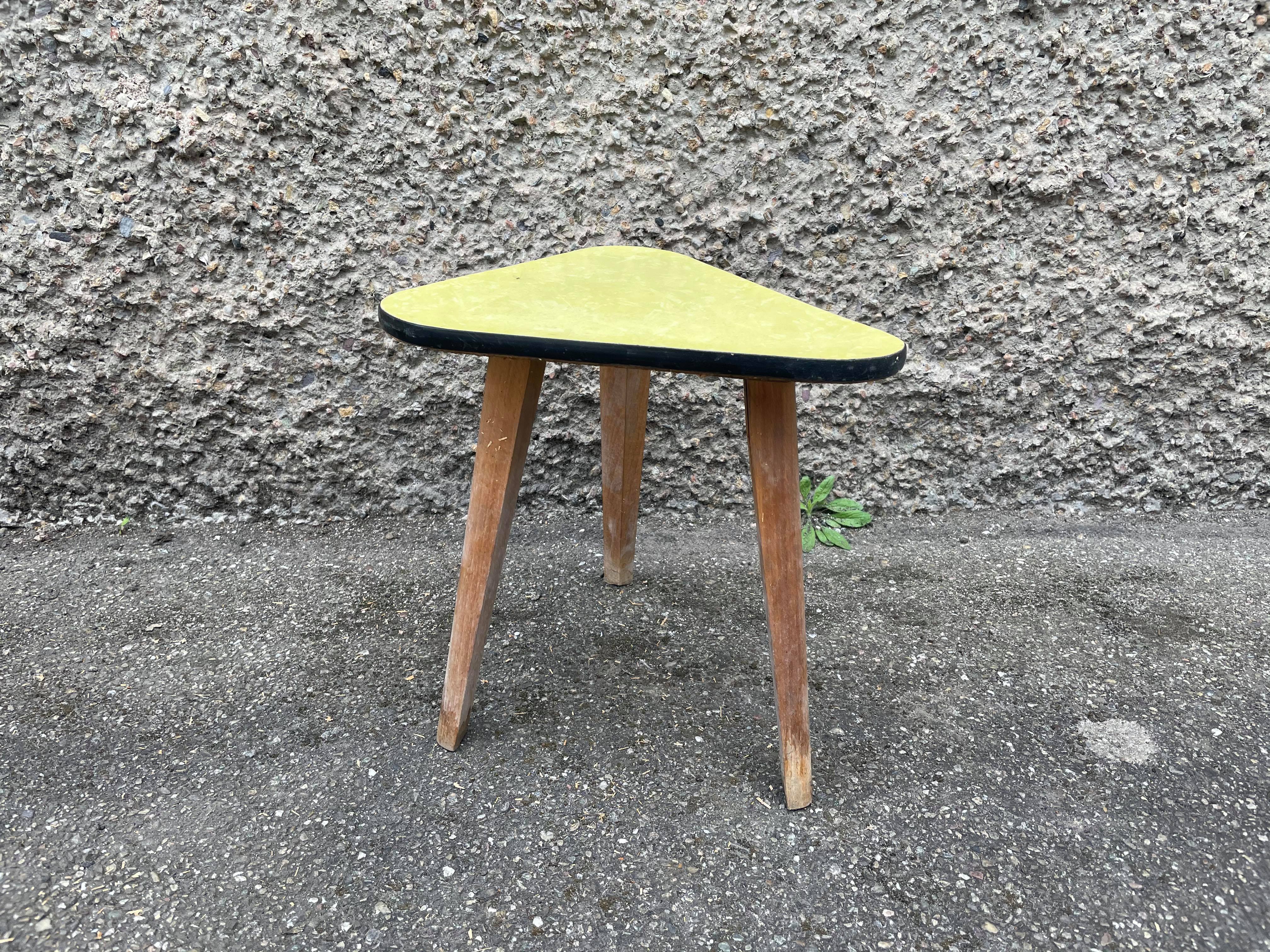 Small triangular paneling small yellow coffee table tripode door midcentury plant 1950 old