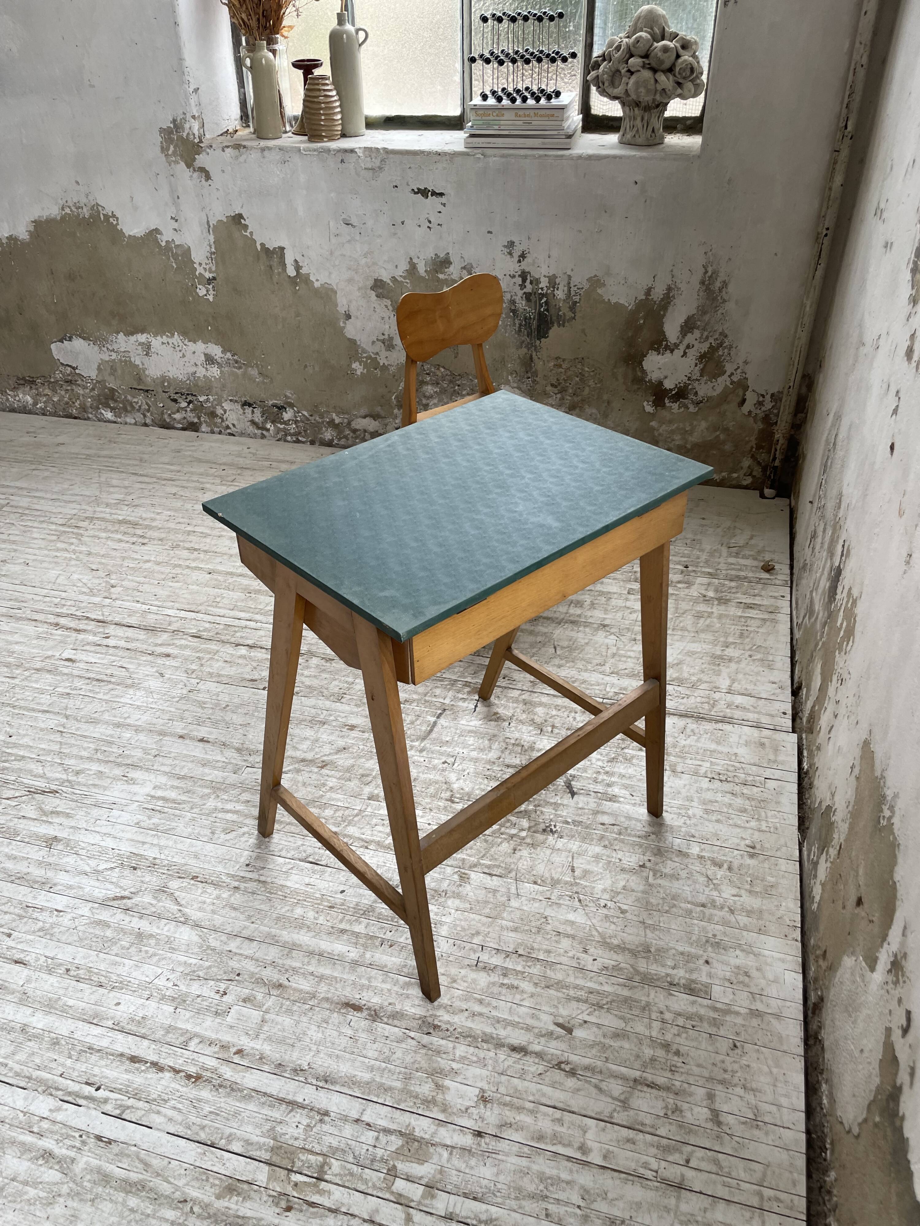 Bureau et chaise enfant pieds compas