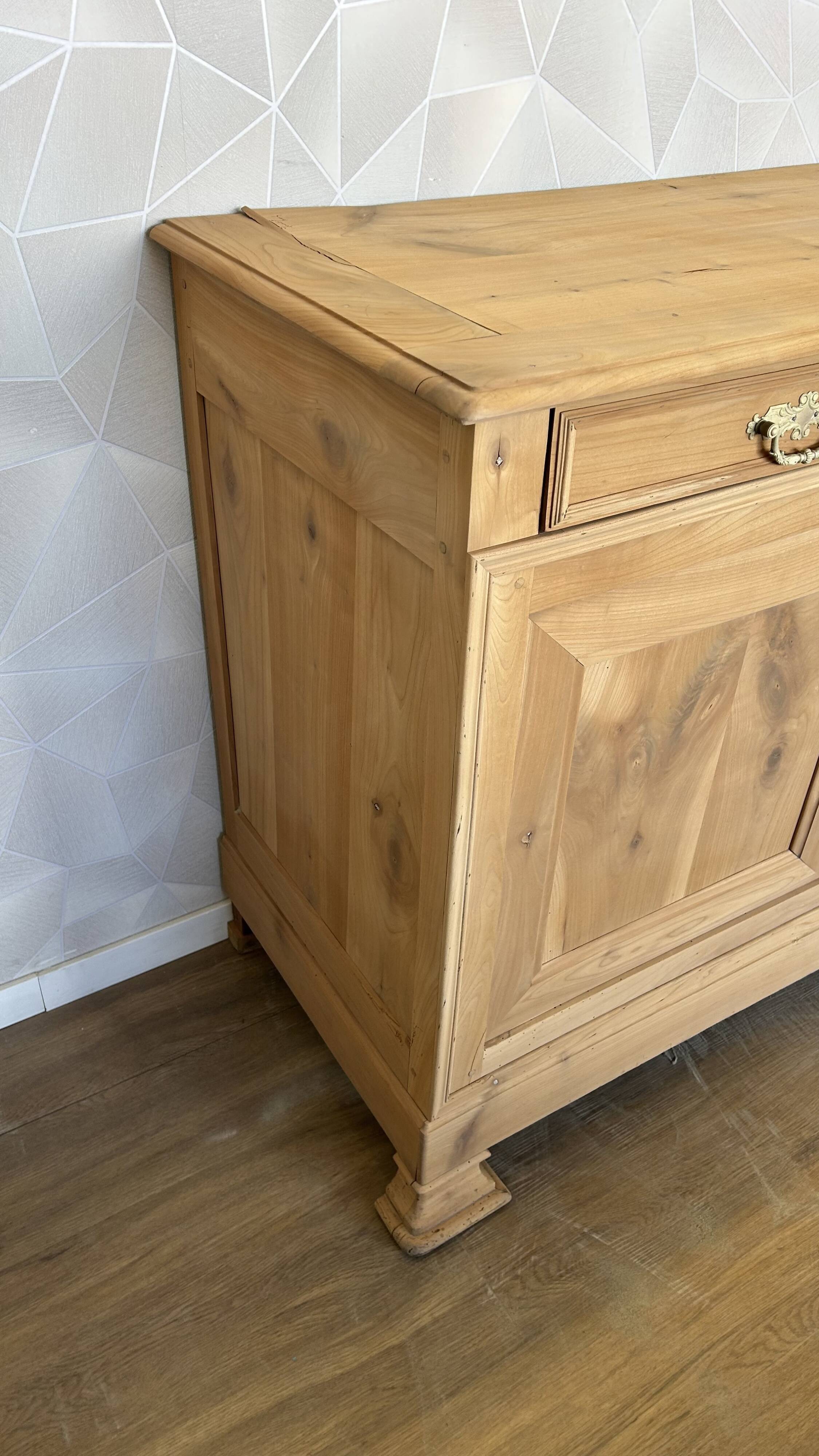 2-door solid wood airbrushed sideboard