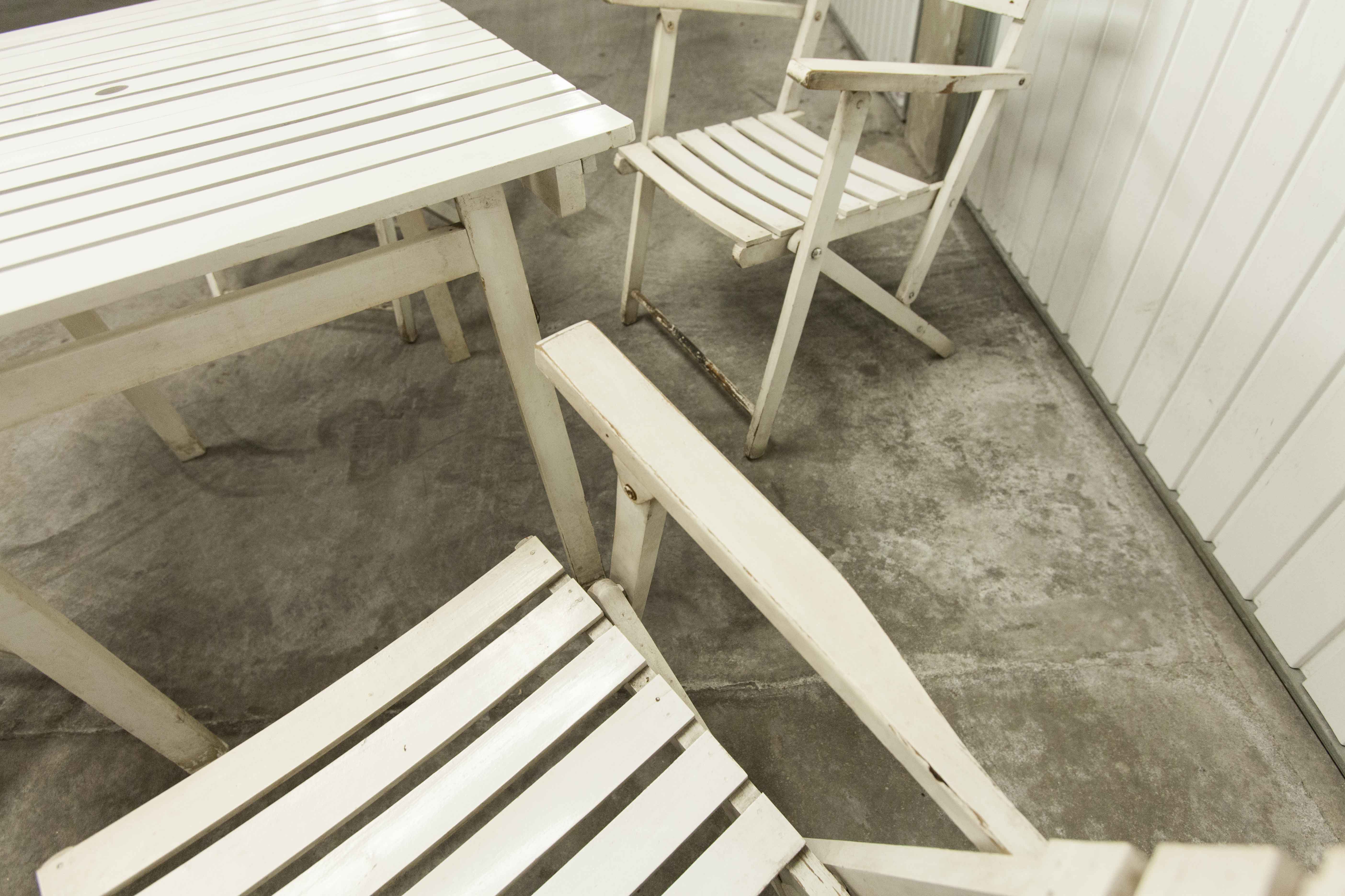 Garden furniture table and 4 armchairs 60's in its juice