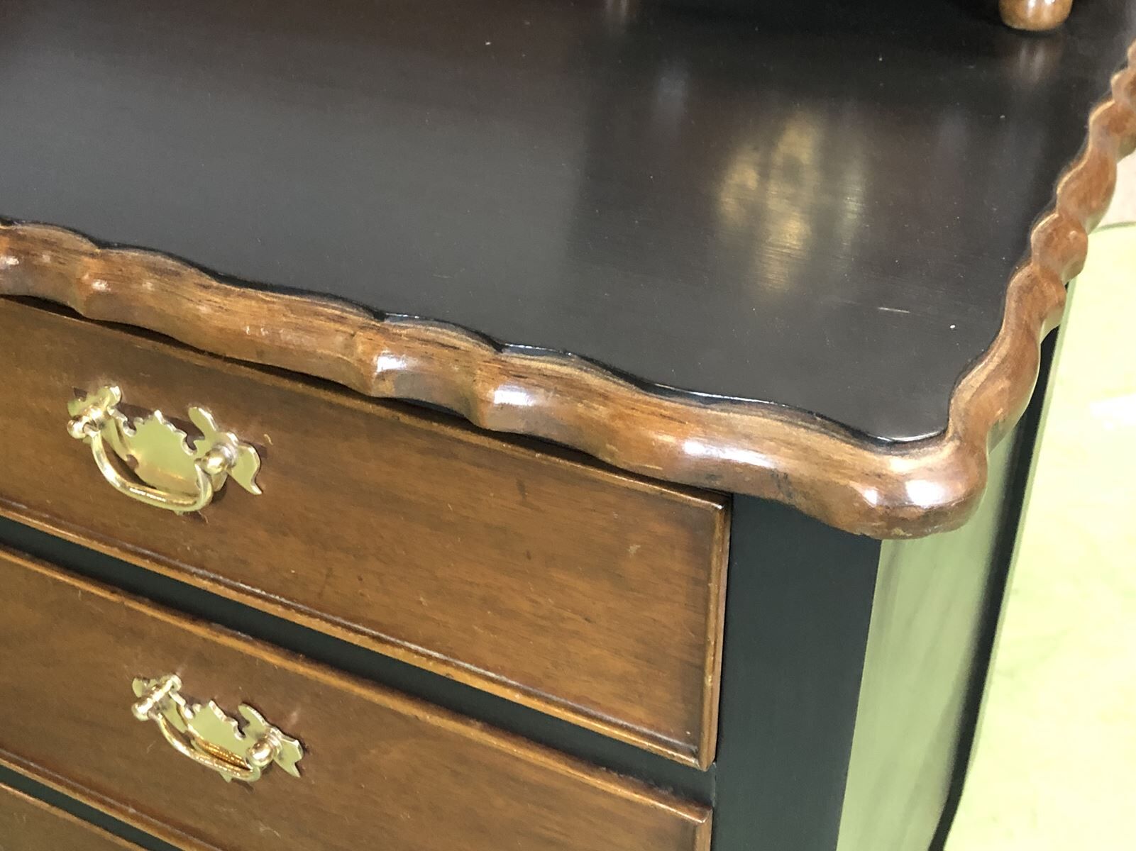 Early twentieth mahogany dresser
