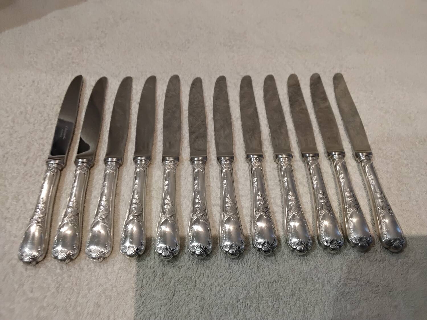 12 silver-plated dessert knives by Christofle Marly, 19.7cm