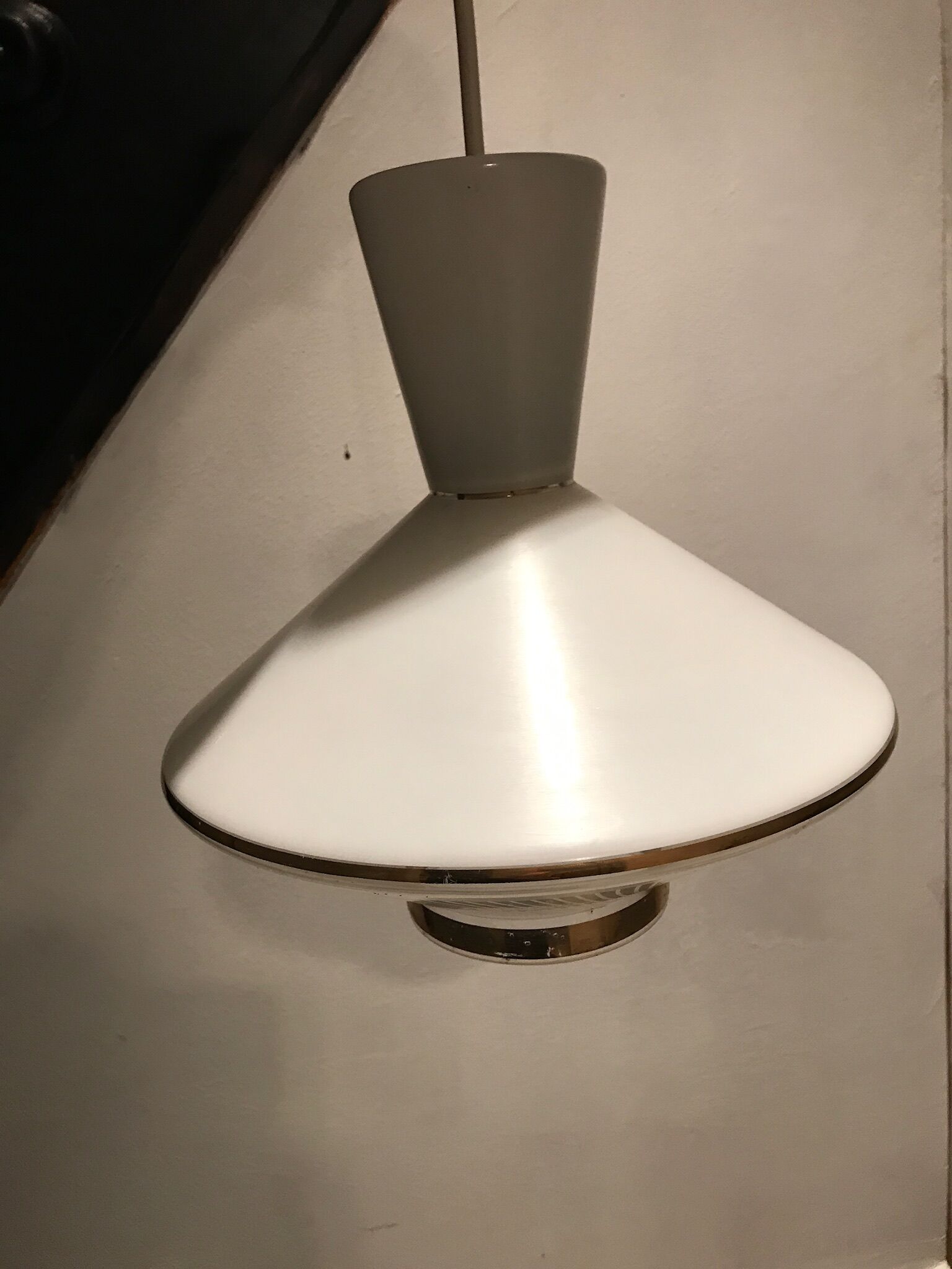 Suspension in opaline white