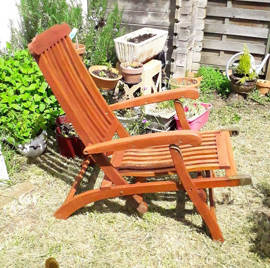 Wooden lounge chair