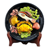 Vallauris, Années 1950, Assiette En Trompe l'Oeil Décor Poisson, Crabe, Coquillages, Corail.