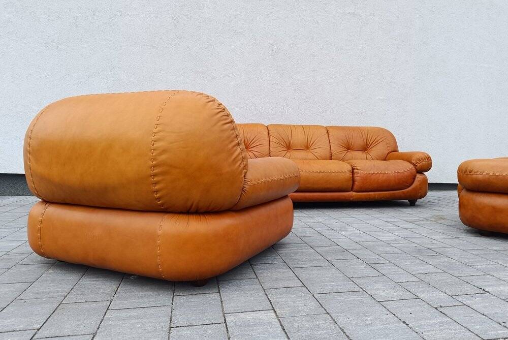 Canapé et fauteuils en cuir cognac par Sapporo pour Mobil, Italie