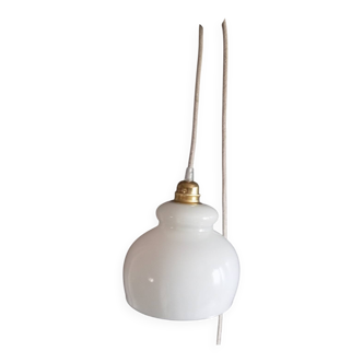 Baladeuse, suspension en opaline blanche