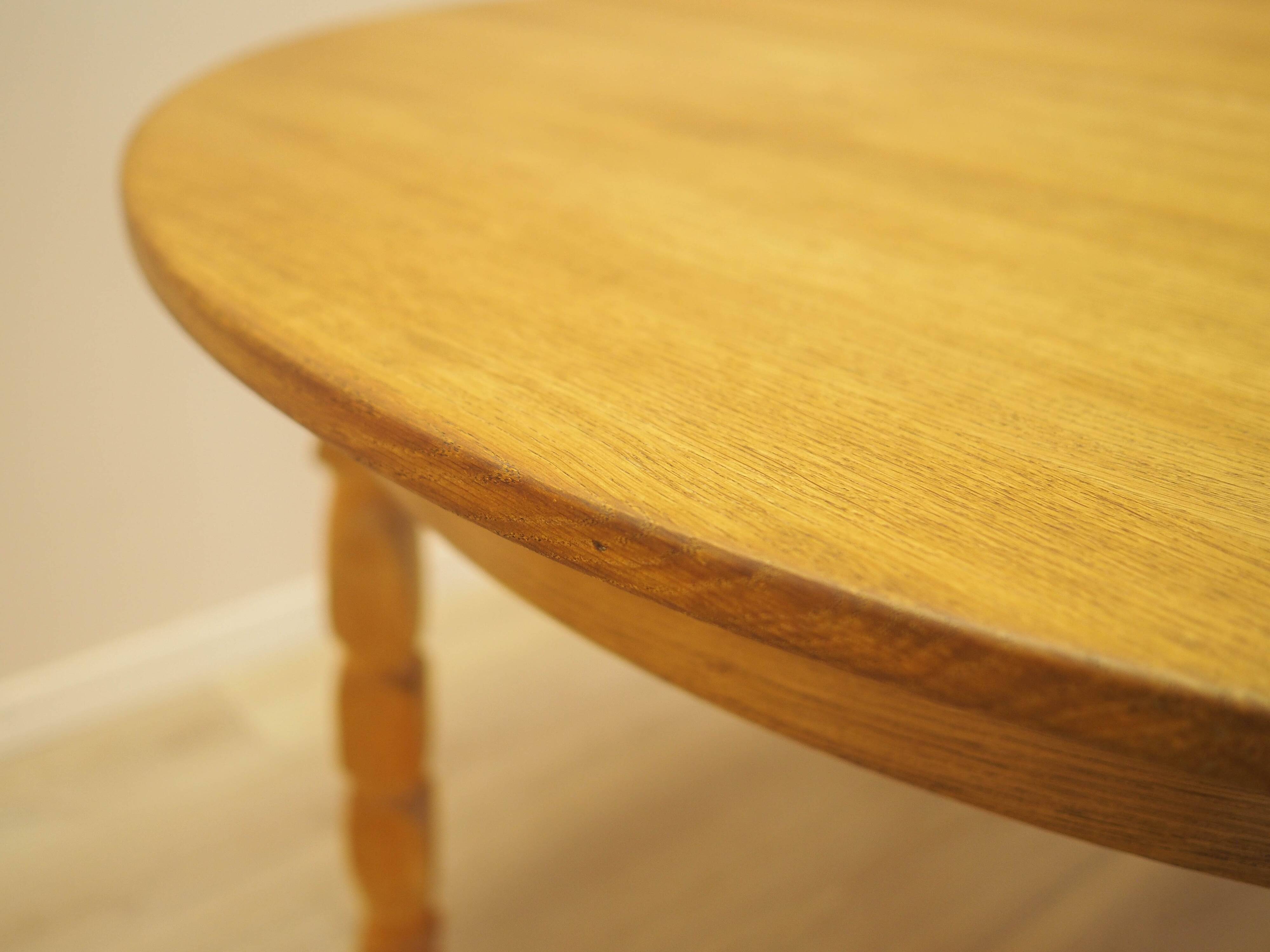 Round oak table, Danish design, 1960s, designer: Henning Kjærnulf