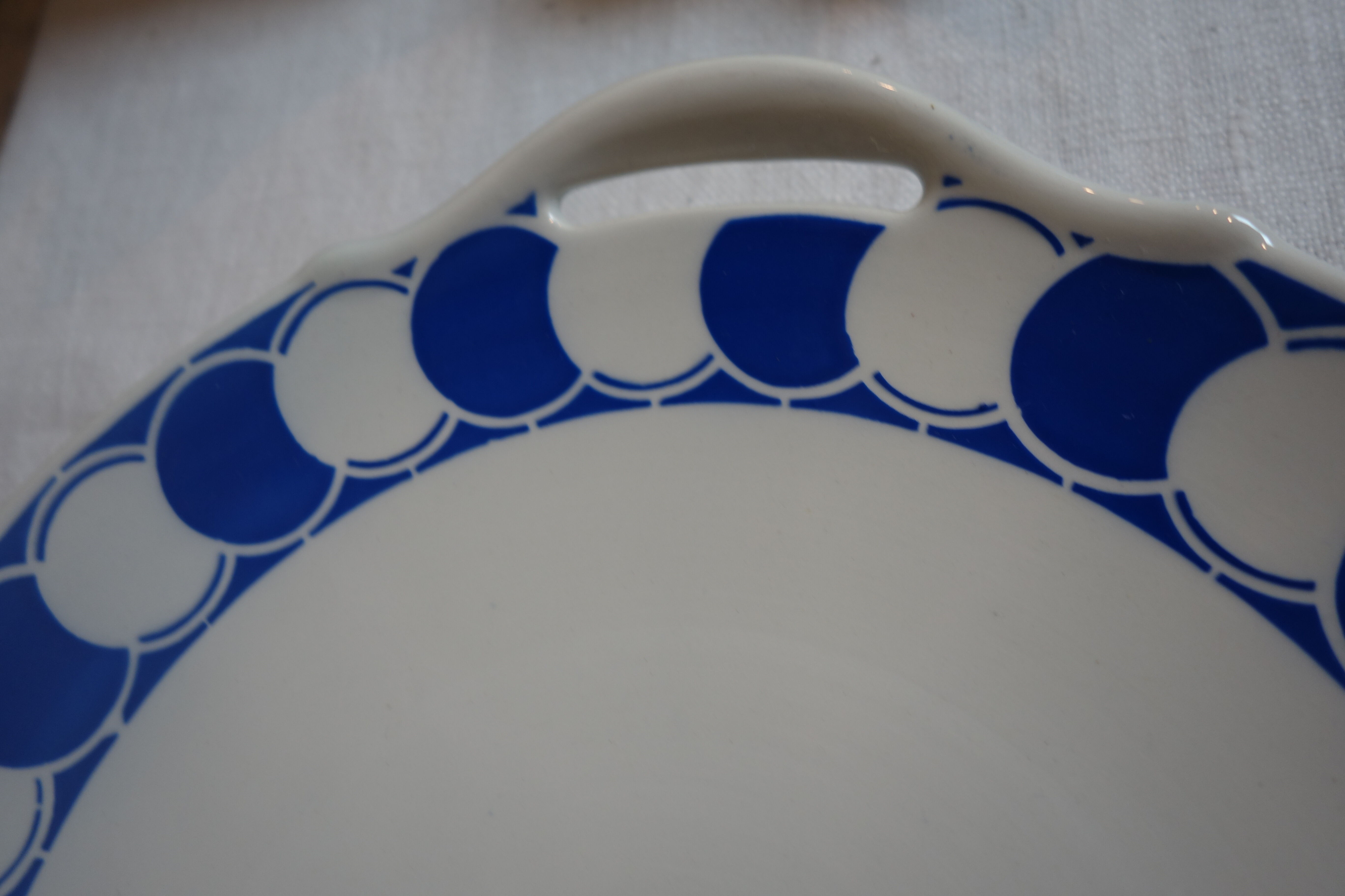 Digoin round blue pattern dish