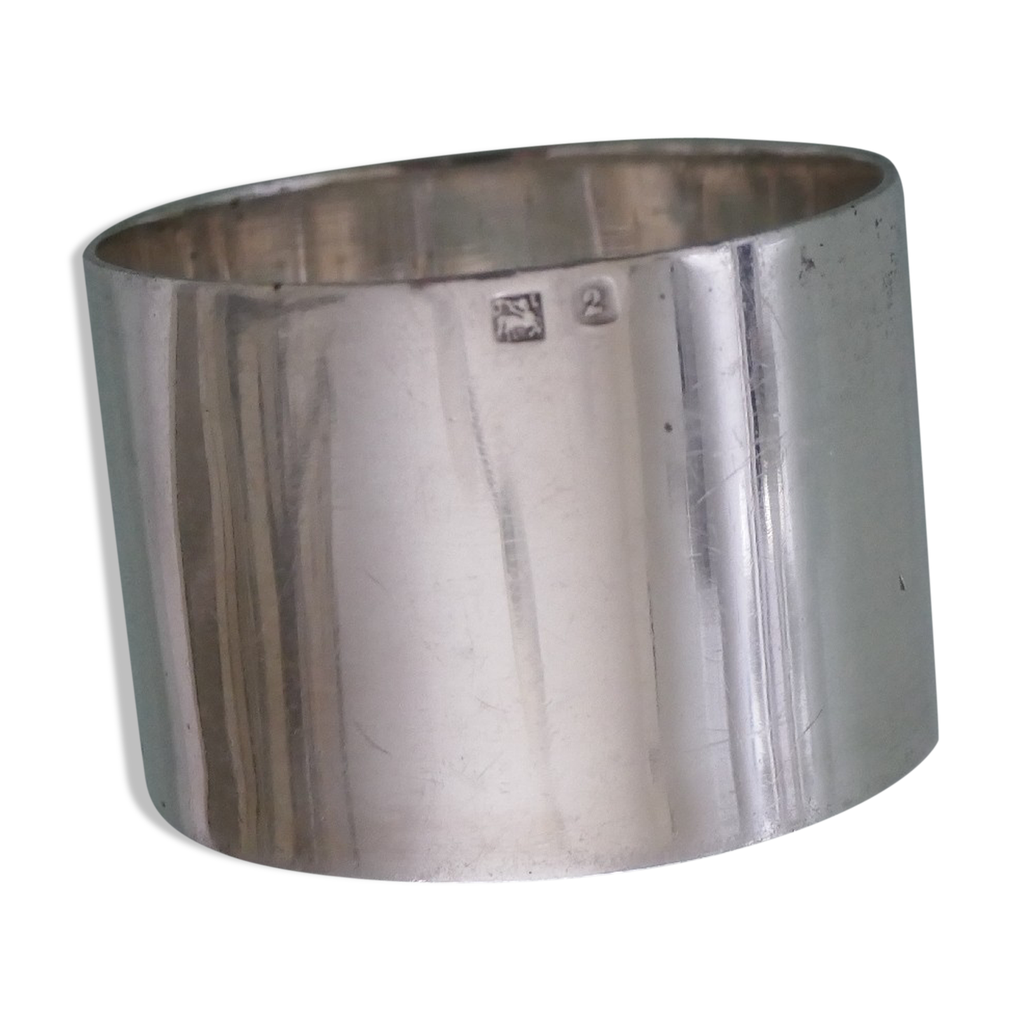 Old Round of plain silver metal towel