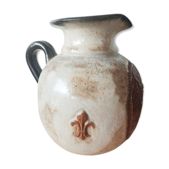 Roger Guérin vase in sandstone décor fleur-de-lys