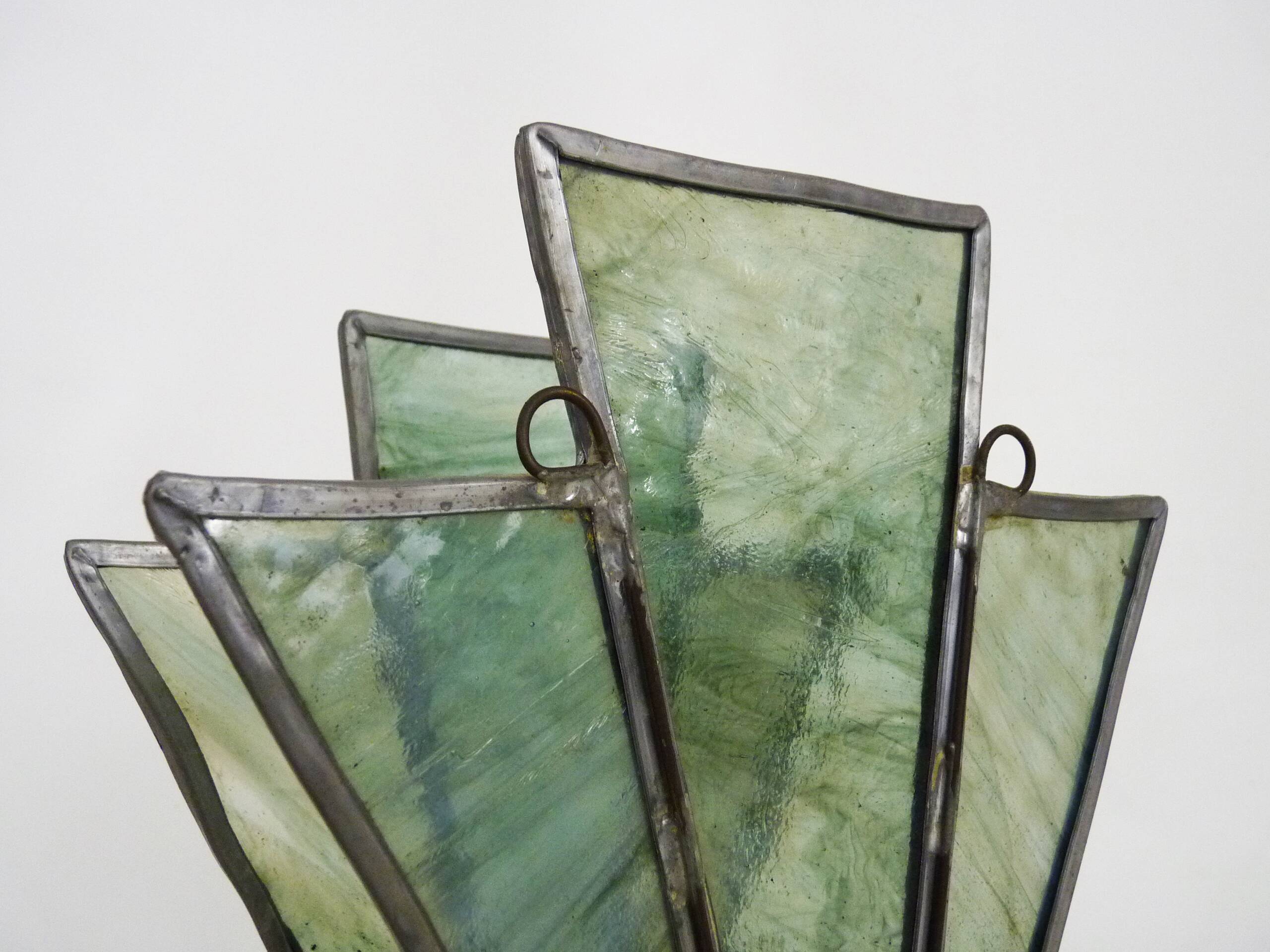 Lampe ou applique murale en vitrail et plomb. Époque Art Déco