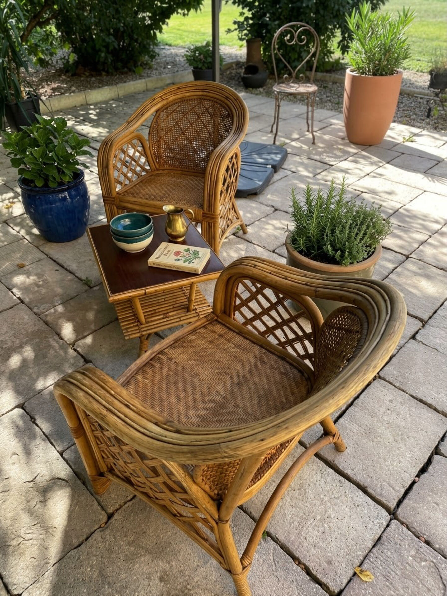 Fauteuils et table en osier