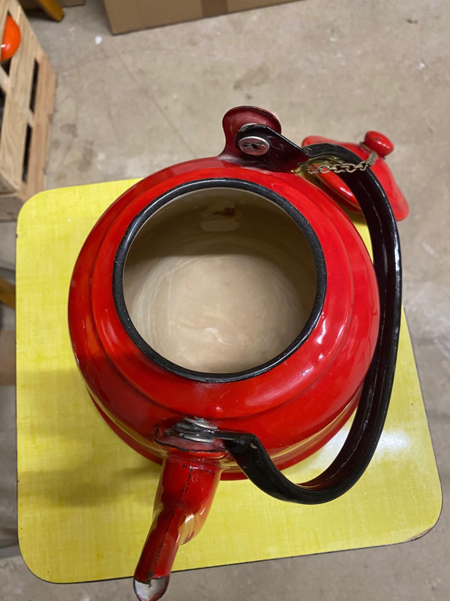 Set kettle coffee maker and milk pot in red-wrapped iron, 50/60 year.