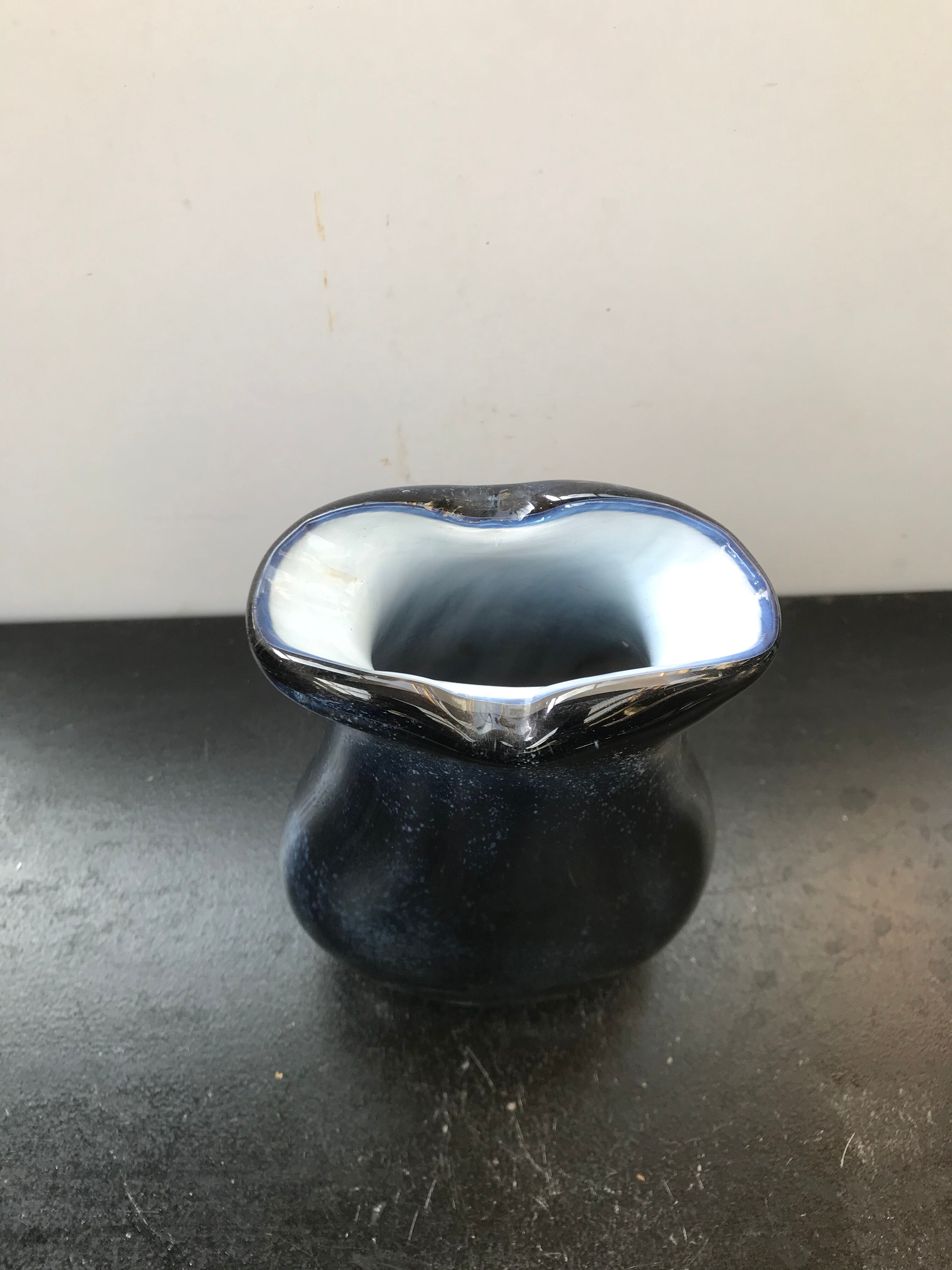 Former blue blue vintage white multilayer vase