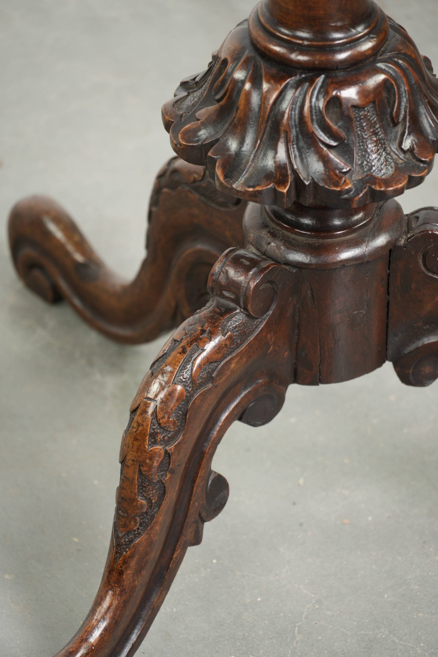 Round antique side table / wine table with rich carvings