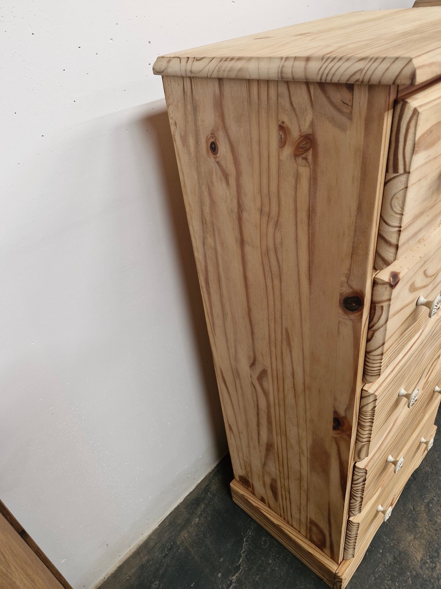 Pine chest of drawers