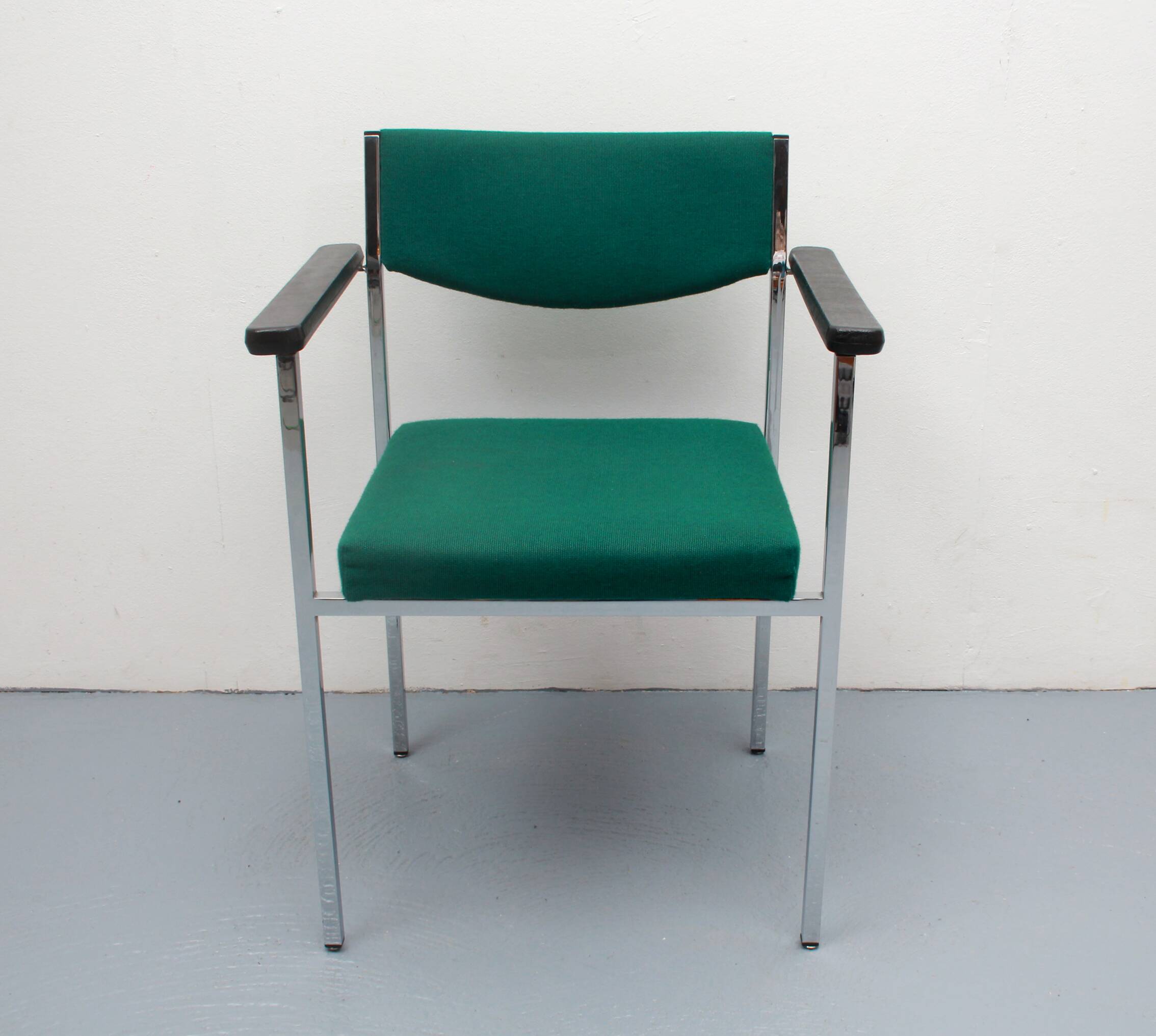1970s chair in green with armrests