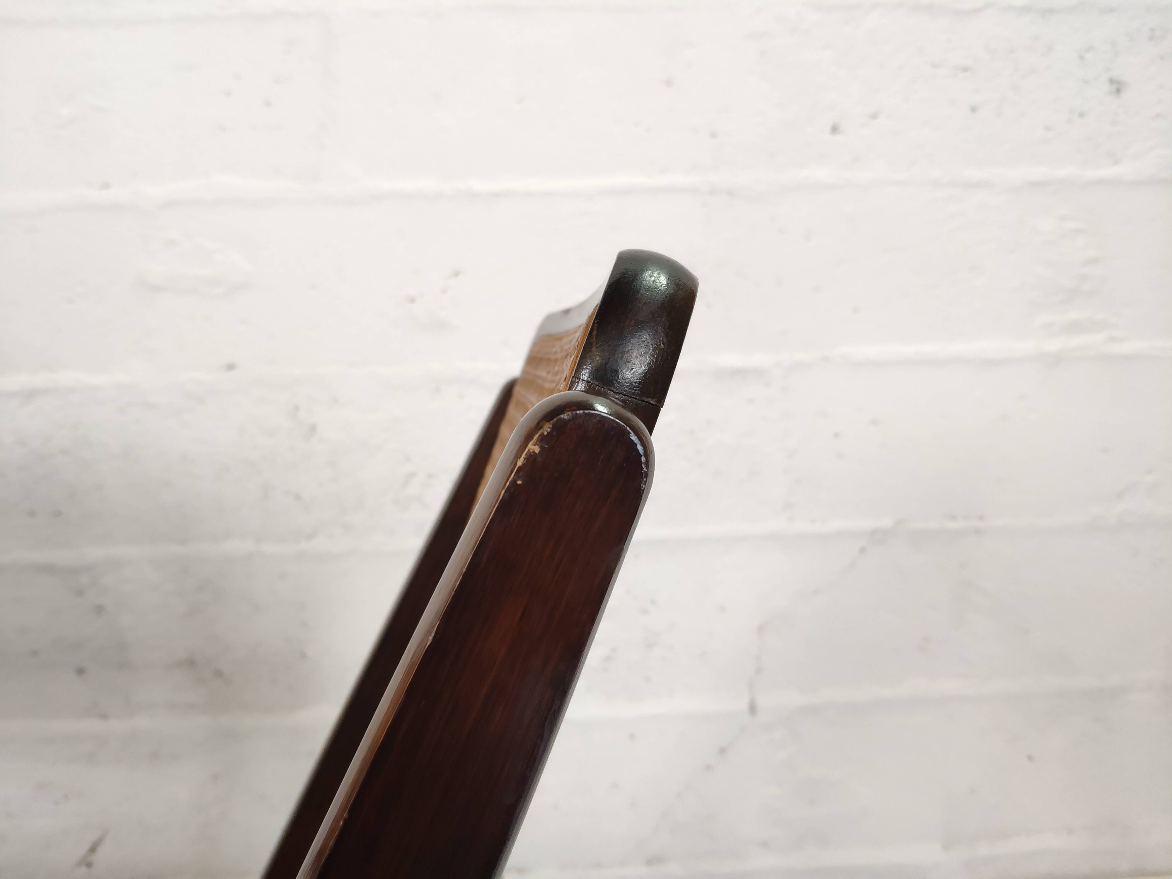 Pair of folding chairs canned