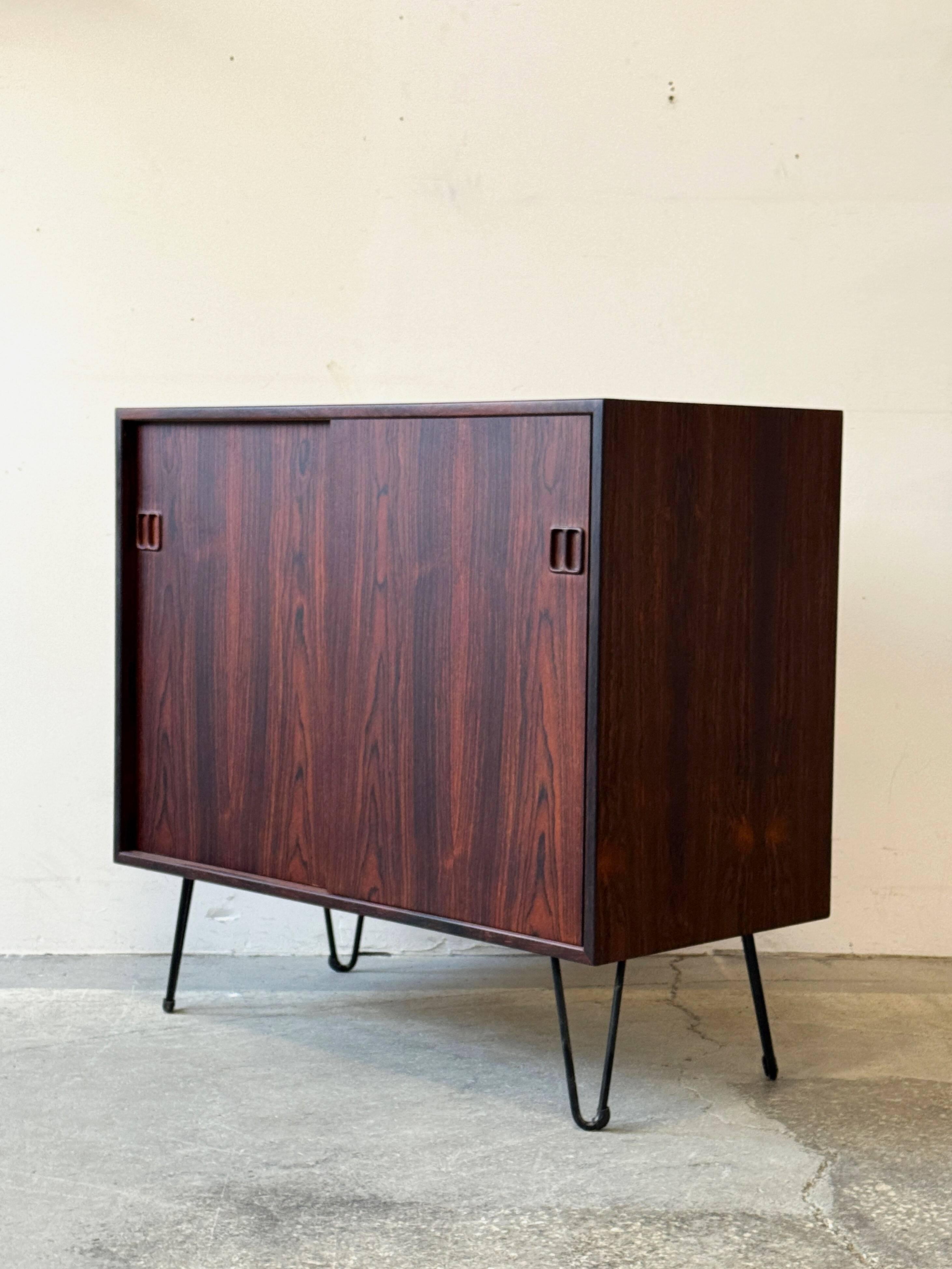 Rosewood Cabinet, Denmark 1960s/1970s, VNTG, Mid-C Modern