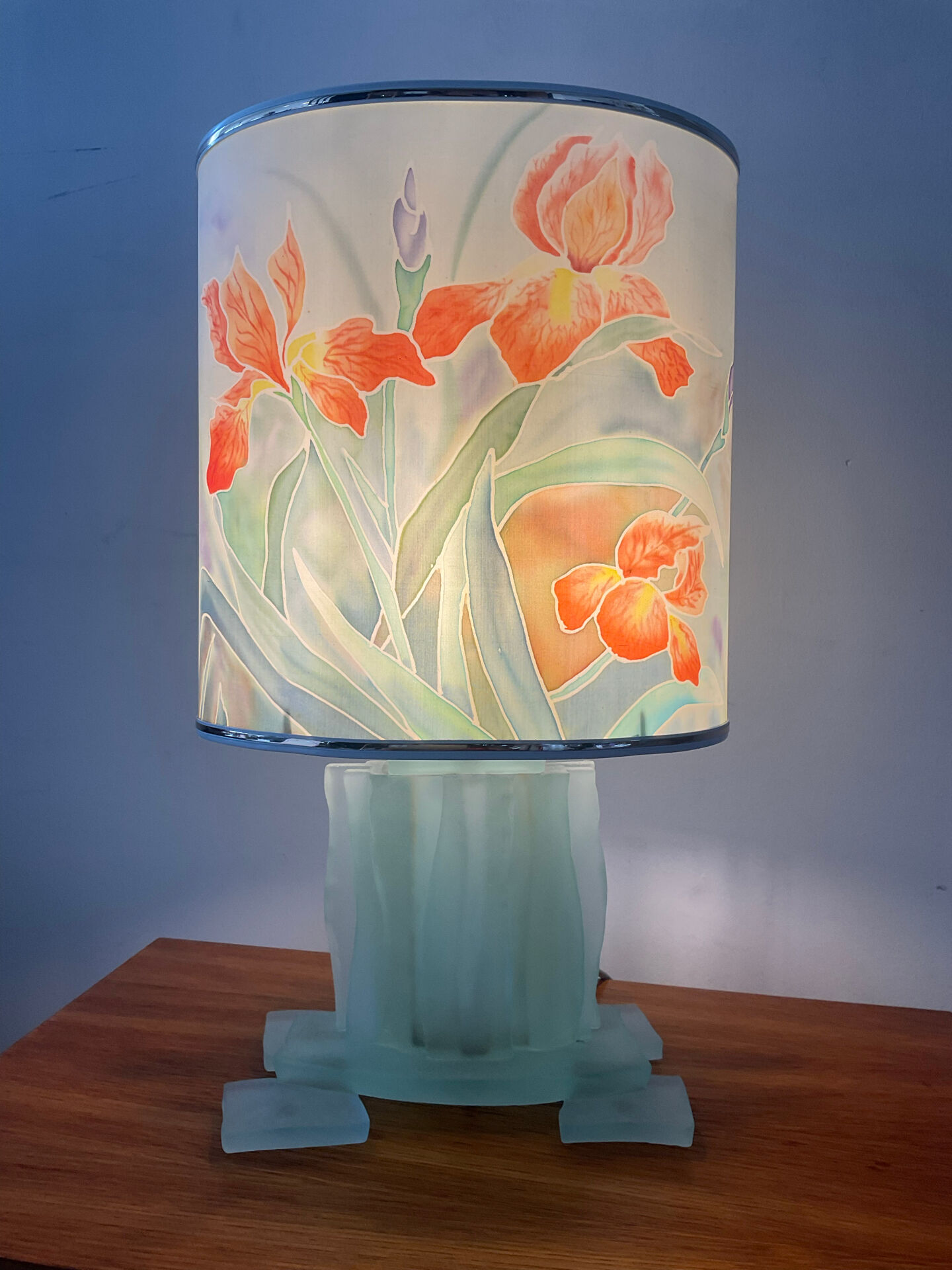 Lampe vintage en verre dépoli et abat jour en soie