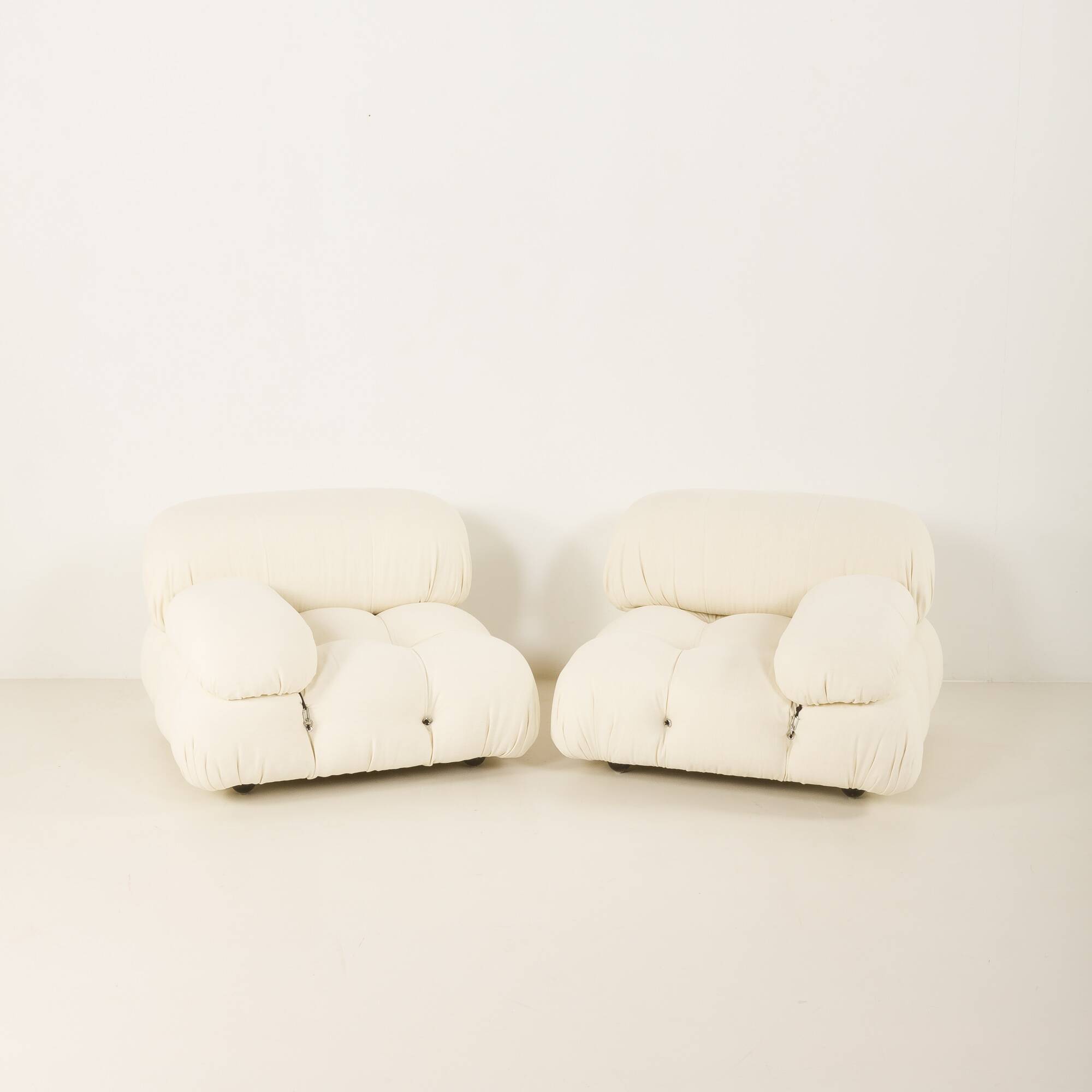 Camaleonda Sofa by Mario Bellini renovated in linen upholstery