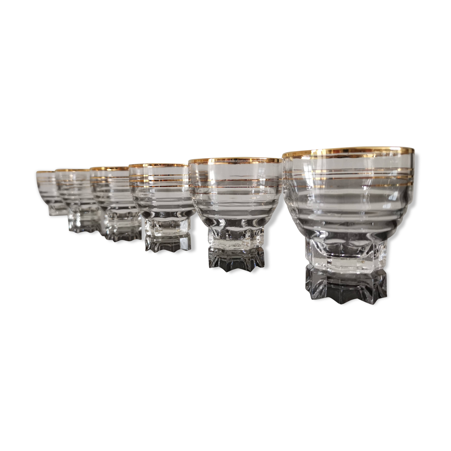 6 transparent glass cups with gold edging
