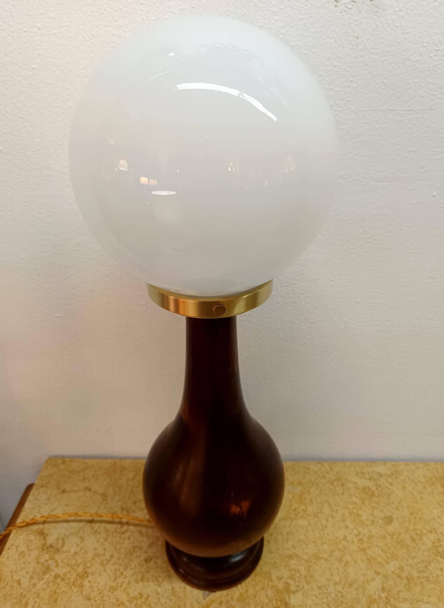 Art Deco lamp in wood and opaline glass