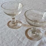 Ensemble de 2 verres à pieds anciens  pour liqueur