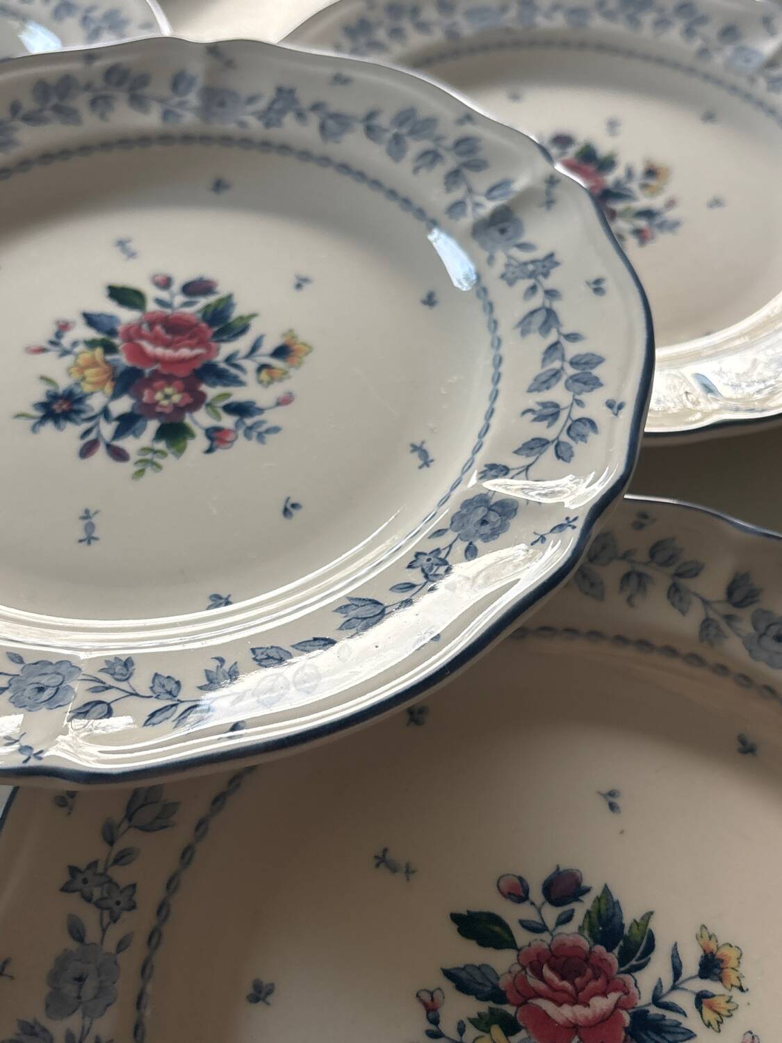 Assiettes à dessert en faïence anglaise