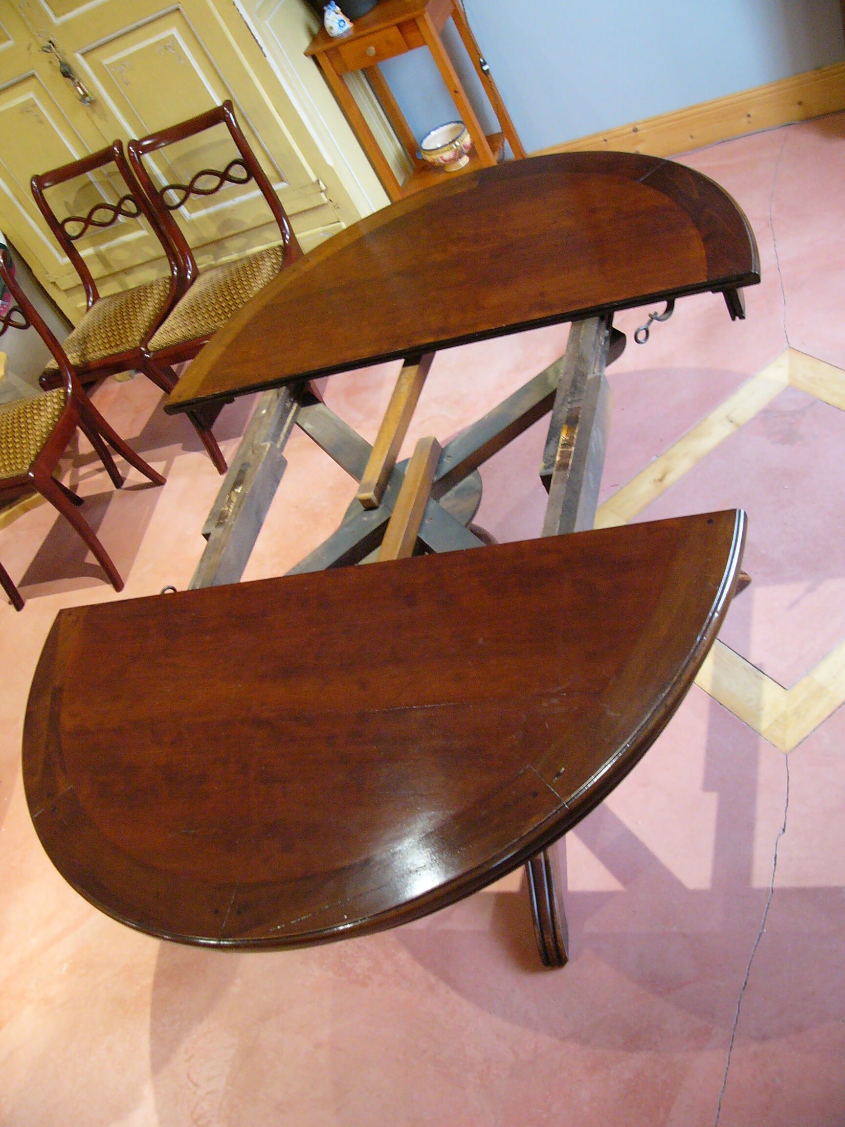 Dining room table