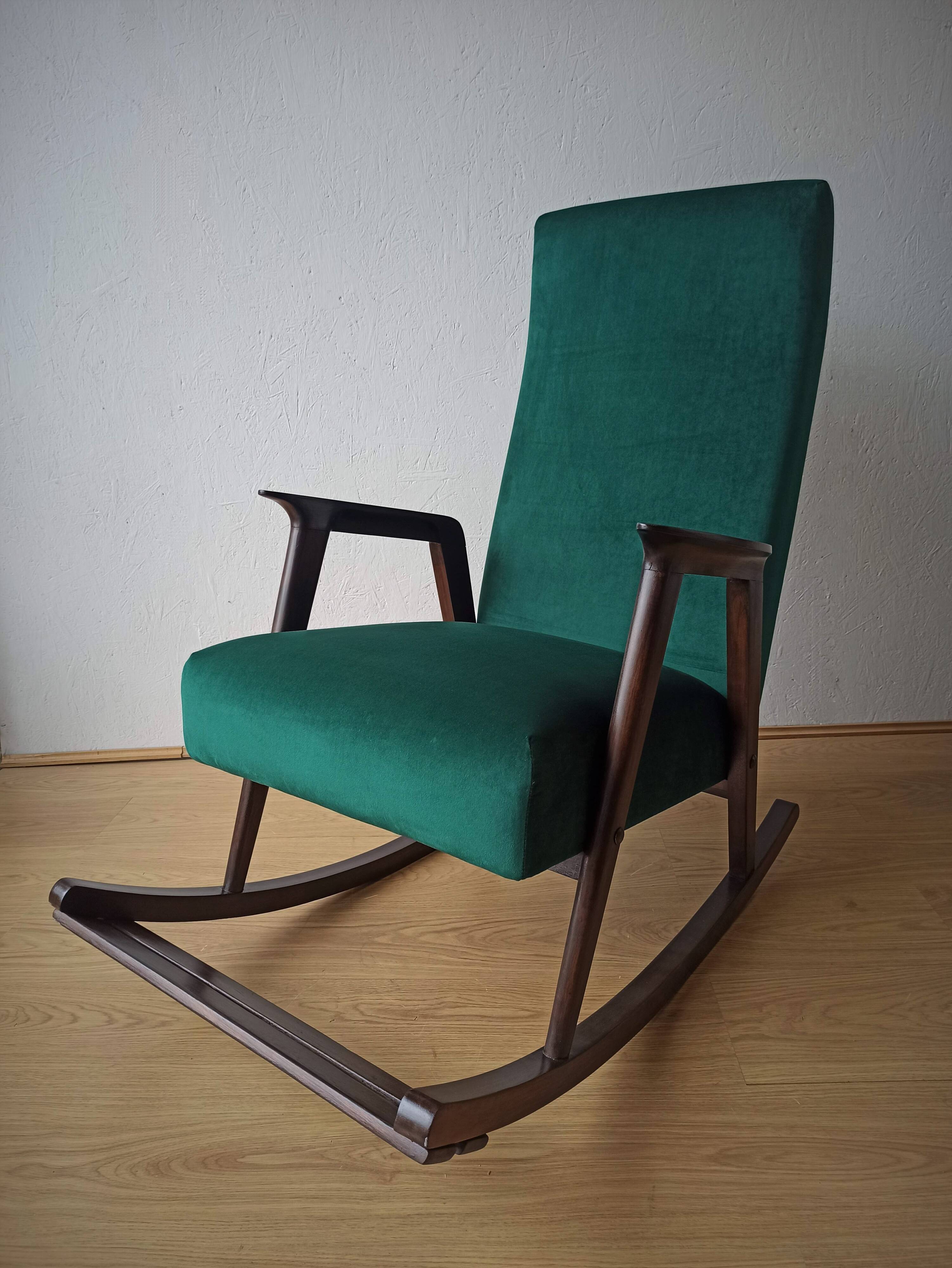 Fauteuil à bascule vintage des années 50.