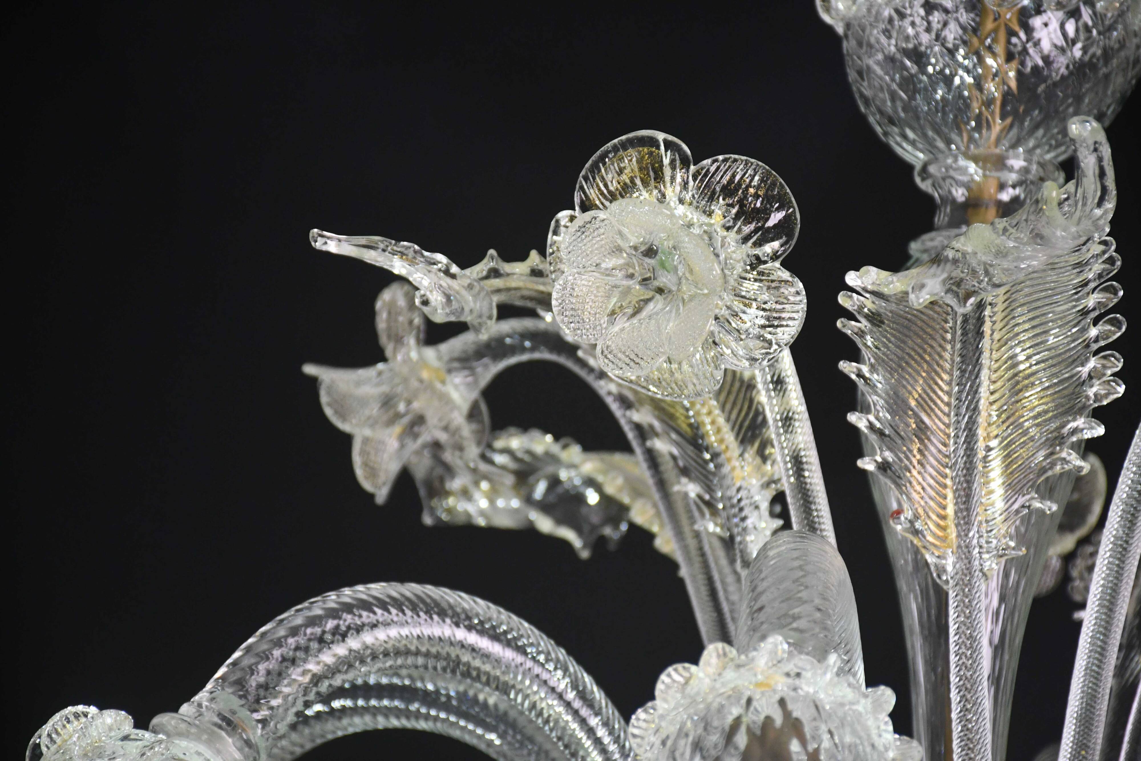 Wonderful large size Venetian chandelier, transparent and gold Murano glass