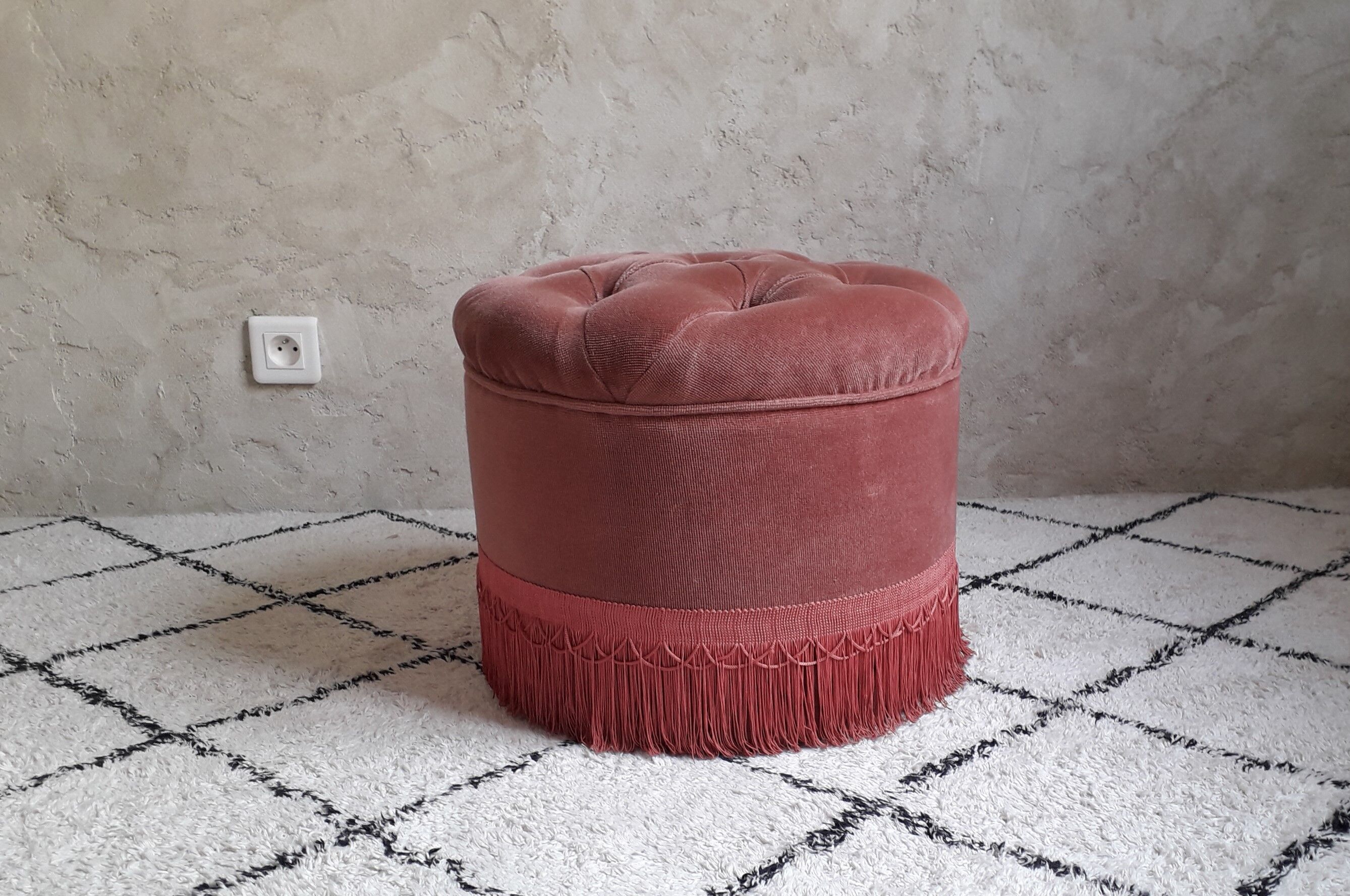 Velvet ottoman padded old pink