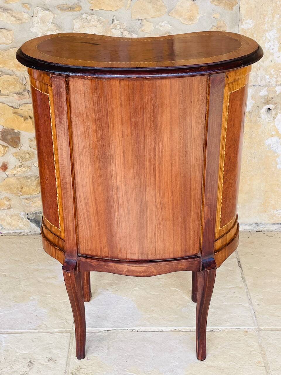 Commode style Louis XV en loupe d'orme et noyer