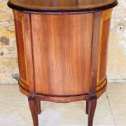 Commode style Louis XV en loupe d'orme et noyer