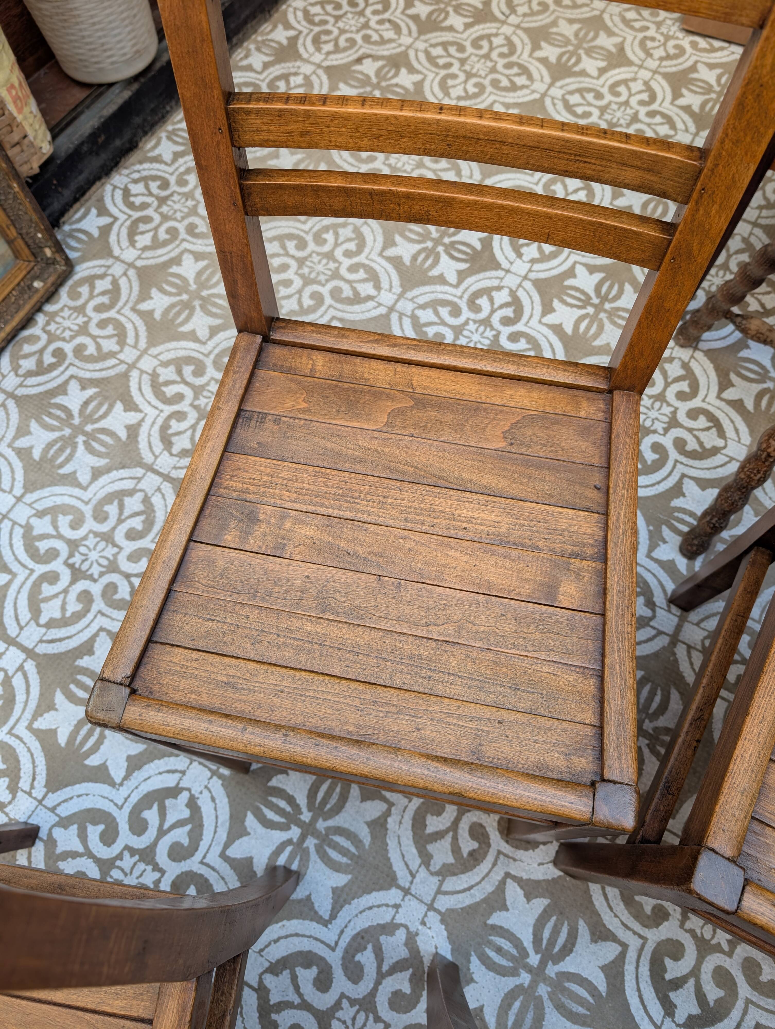 Set of reconstruction chairs