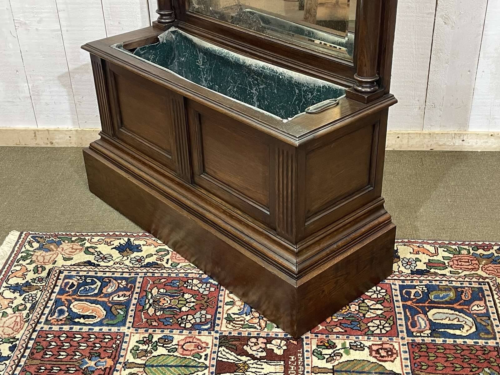 Vestiaire en chêne de la fin XIXème avec sa jardinière