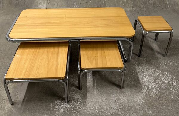 Ensemble de 4 tables de salon gigogne 70s en métal et chêne massif