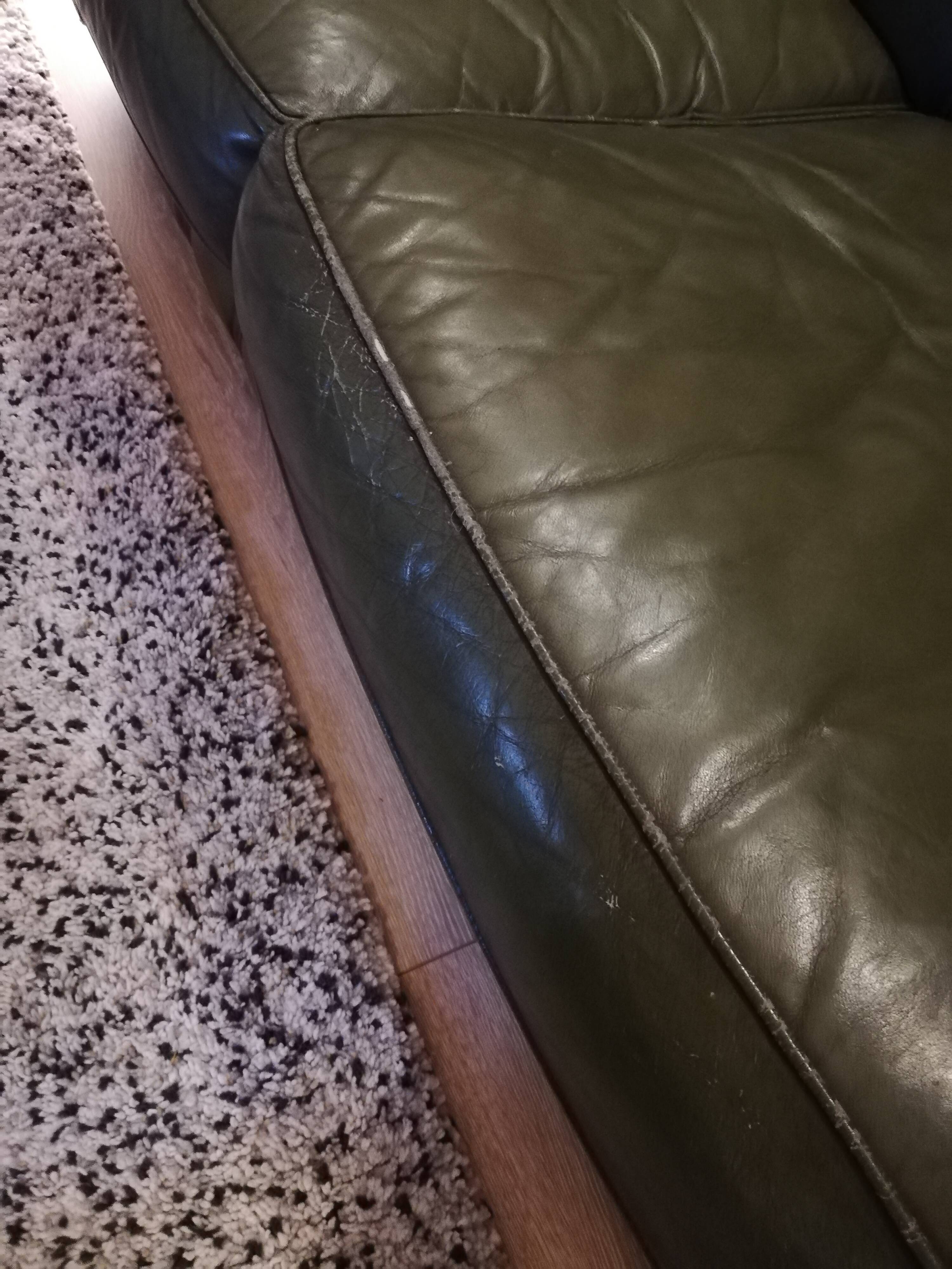 2-seater Chesterfield Sofa