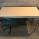 Two-coloured industrial metal office